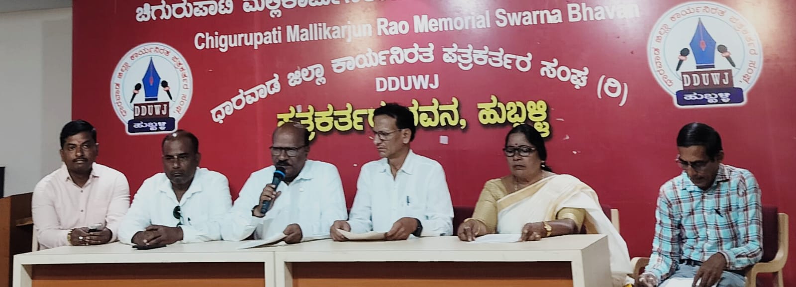 ಹುಬ್ಬಳ್ಳಿ: ಪೇಪರ್ ಲೇಸ್ ಡಿಜಿಟಲ್ ನೋಂದಣಿಯಿಂದ ತೀವ್ರ ತೊಂದರೆ; ಹಿಂದಿನ ವ್ಯವಸ್ಥೆ ಮುಂದುವರೆಸಲು ಆಗ್ರಹ