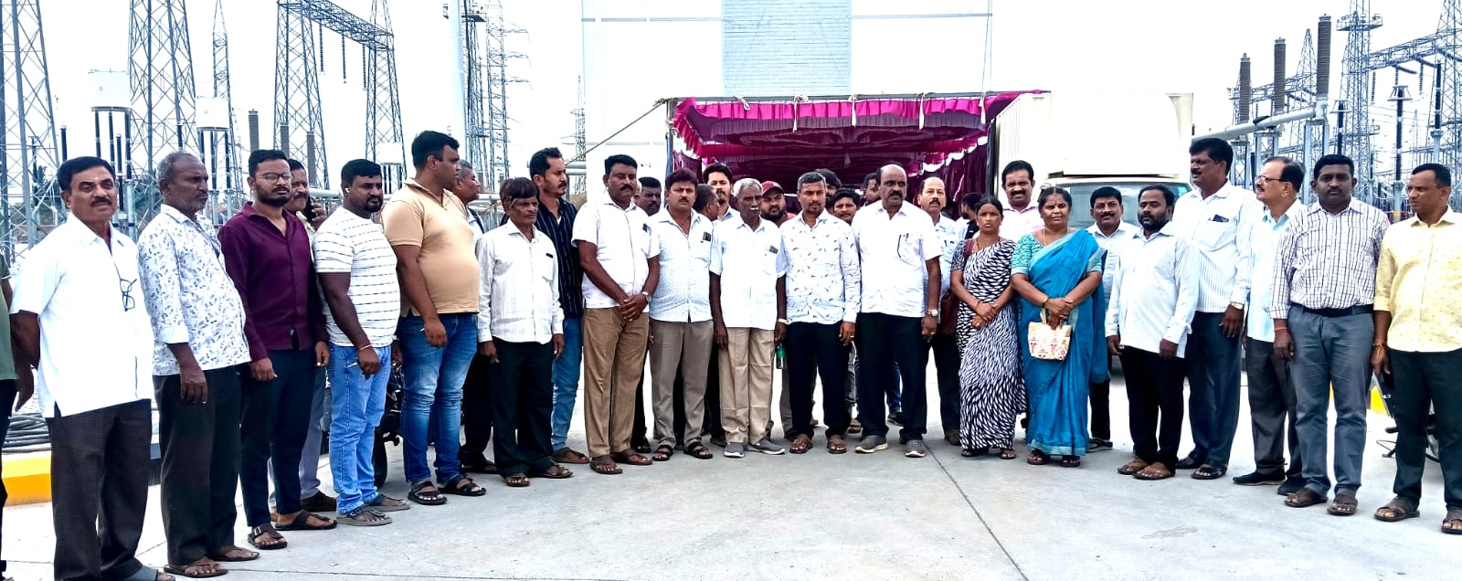 ಹಳೆಯ ಎರಡು ವಿದ್ಯುತ್ ಮಾರ್ಗಗಳನ್ನು ಮೇಲ್ದರ್ಜೆಗೆ ಏರಿಸುವ ಪ್ರಸ್ತಾವನೆಗೆ ಭೂ ಮಾಲೀಕರಿಂದ ತೀವ್ರ ವಿರೋಧ? ಭೂಗತ ವಿದ್ಯುತ್ ಕೇಬಲ್ ಅಳವಡಿಕೆಗೆ ಆಗ್ರಹ