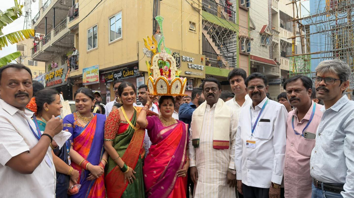 ಐತಿಹಾಸಿಕ ಮಹೇಶ್ವರಮ್ಮ  ದೇವಸ್ಥಾನದಲ್ಲಿ ಆರತಿ ಮೆರವಣಿಗೆ