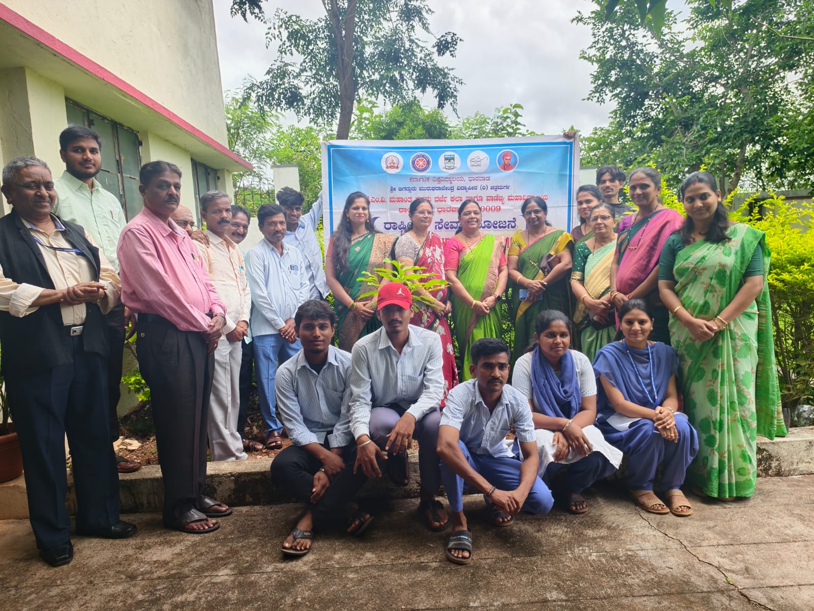 ರಾಯಪುರದಲ್ಲಿ ಎಸ್ ಜೆ ಎಂ ವಿ ಮಹಾಂತ ಪ್ರಥಮ ದರ್ಜೆ ಕಲಾ ಹಾಗೂ ವಾಣಿಜ್ಯ ಮಹಾವಿದ್ಯಾಲಯದಲ್ಲಿ ವಿಶ್ವ ಪರಿಸರ ದಿನಾಚರಣೆ