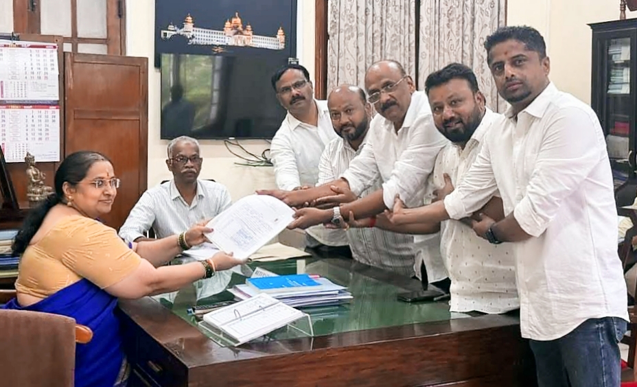 ಮಳವಳ್ಳಿ ಶಿವಣ್ಣ ರಿಂದ ವಿಧಾನಪರಿಷತ್ ಗೆ ನಾಮಪತ್ರ ಸಲ್ಲಿಕೆ