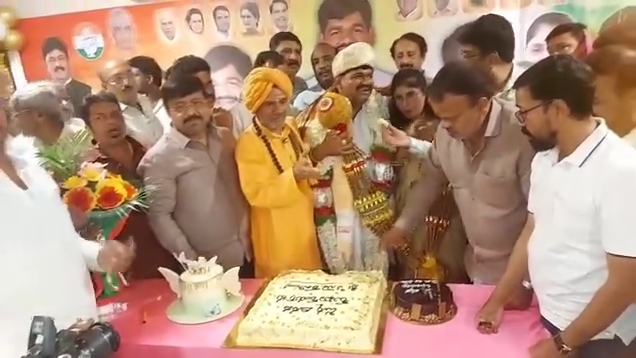 ಬ.ನಾ.ರವಿ ಹುಟ್ಟುಹಬ್ಬಕ್ಕೆ ಶುಭ ಕೋರಿದ ಶ್ರೀ ಶ್ರೀ ಸಿದ್ದರಾಮಚೈತನ್ಯ ಸ್ವಾಮೀಜಿ